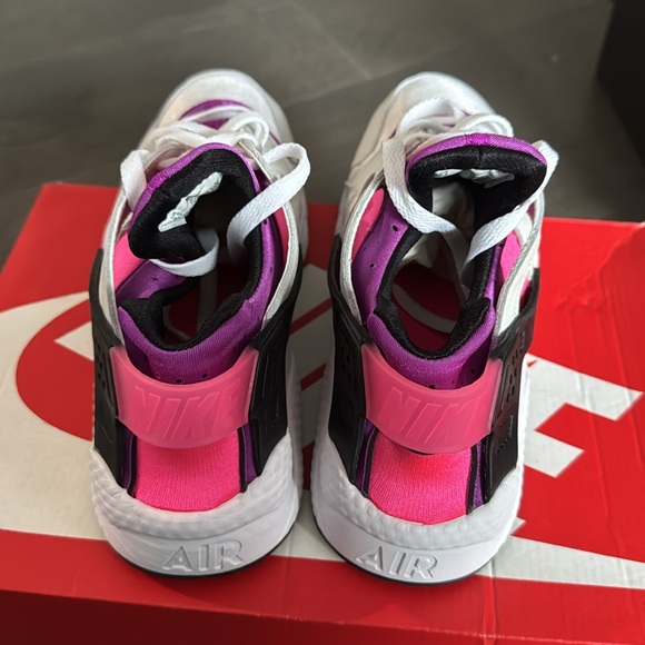 NEW Nike Air Huarache Womens Size 9.5 Athletic Shoes White/Hyper Pink DH4439-109 - Picture 3 of 9